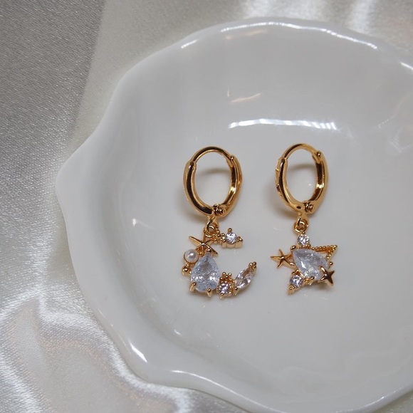 handmade 14k gold moon and star earrings🌙✨
